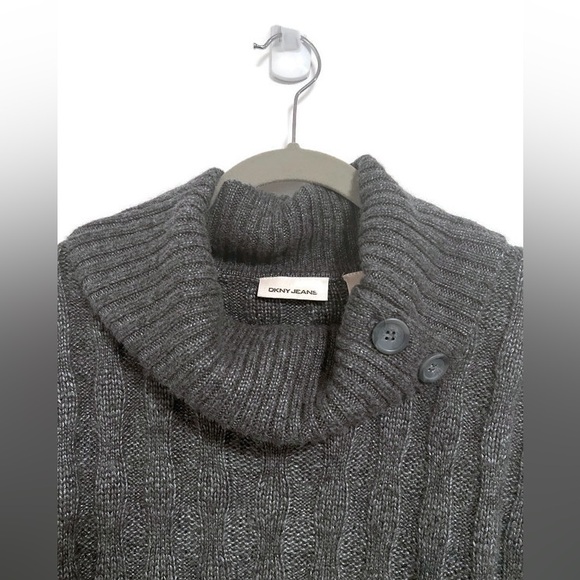 DKNY Jeans cropped grey & silver cable knit turtleneck, Medium, 3/4 sleeve. - Picture 5 of 10